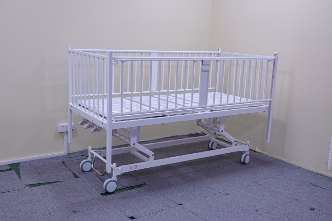 Tempat Tidur Bayi Rumah Sakit Putih Dengan Gambar Kartun OEM Tersedia 0