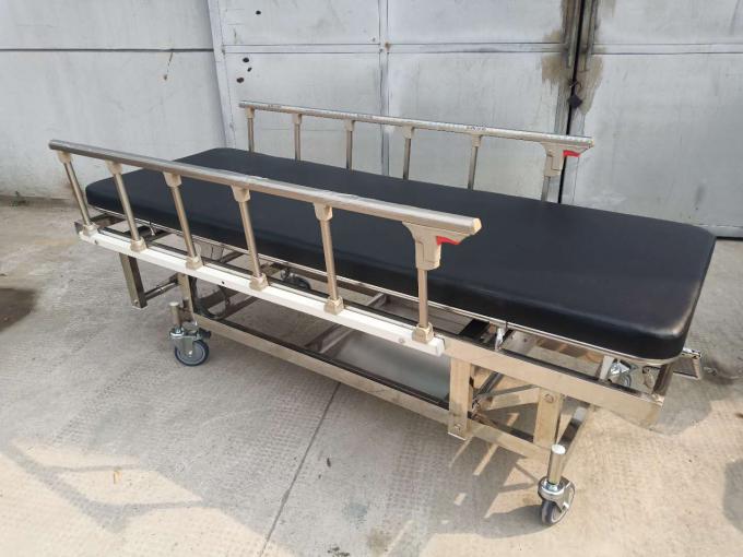 Produk medis Pasien Struktur roda troli dengan penutup luar rem Tempat tidur transfer kursi roda 1