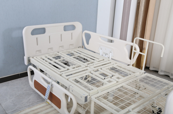Putih Adjustable Listrik Multifunctional Perawat Tempat Tidur Untuk Rumah Sakit 2090 * 1020mm