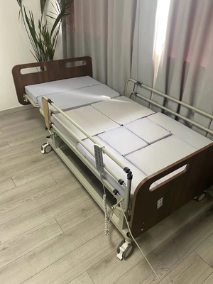 Electric Home orang tua tempat tidur perawat dengan roda yang dapat dikunci