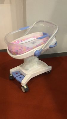 Rumah Sakit Tempat tidur bayi tempat tidur bayi Kontrol Sistem Hidrolik 25kg Beban Troli Bayi Rumah Sakit Putih
