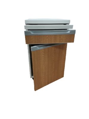 Struktur Plat Aluminium Meja Samping Tempat Tidur Rumah Sakit Kabinet Warna Kayu Dengan Roda