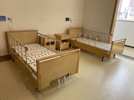 Rumah Sakit Aluminium alloy pagar pembatas bahan kayu dua fungsi tempat tidur manual