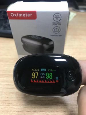 Penggunaan medis TFT Fingertip Pulse Oximeter Perangkat Medis Habis