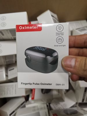Penggunaan medis TFT Fingertip Pulse Oximeter Perangkat Medis Habis