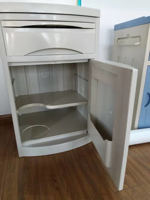 Meja Samping Tempat Tidur Medis ABS Kabinet Meja Samping Tempat Tidur yang Dapat Disesuaikan Putih