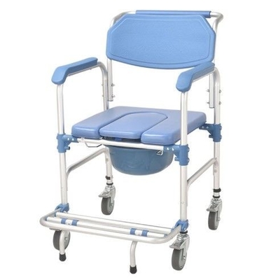 Bingkai Paduan Aluminium Biru PP Kursi Toilet Empat Roda Dengan Rem