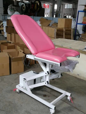 Meja Pemeriksaan Ginekologi Ginekologi Pink Metal dengan Kastor 5 Inch